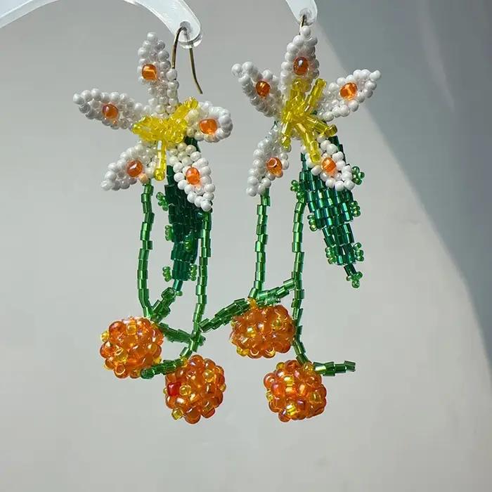 Boucles d'oreilles longues élégantes en forme de fleur