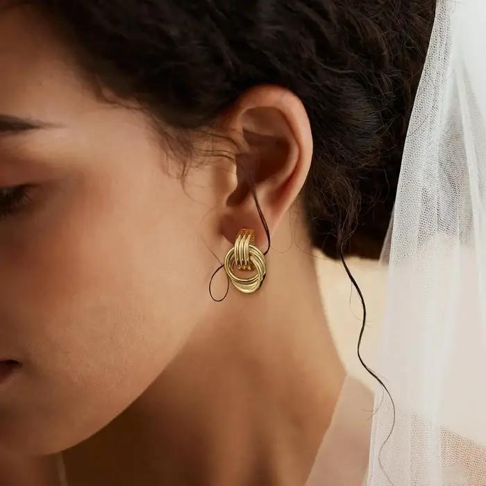 Boucles d'oreilles à nœud plaquées or 14 carats hypoallergéniques pour femmes élégantes occasions spéciales mode moderne