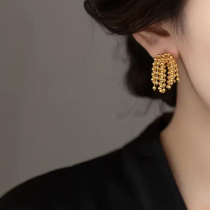 Boucles d'oreilles gothiques pour filles, pendentif irrégulier avec pompon en perles métalliques, bijoux à la mode, accessoires inhabituels pour femmes, 2025