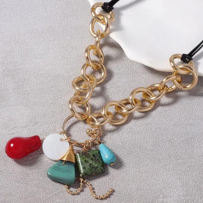 Collier ras du cou rond 2026 pour femme
