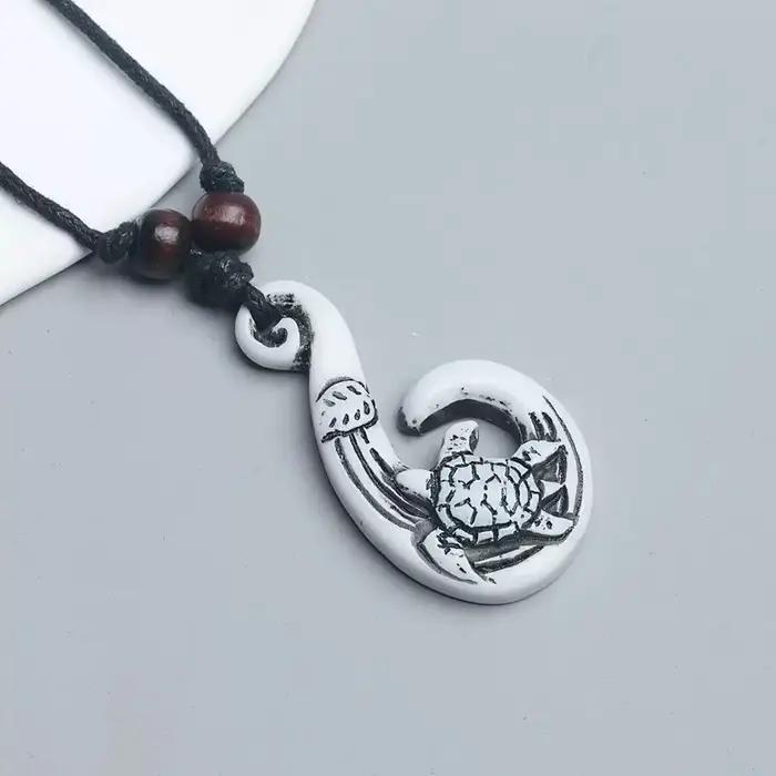 Collier pendentif tortue marine style hawaïen bijou unisexe résine symbole de chance et de nature pour homme et femme occassions spéciales