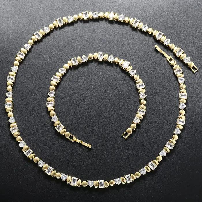 Bracelet et Collier Incrustés Géométriques Irréguliers Plaqués Or 18 Carats Accessoires de Mode Femme Occasions Spéciales