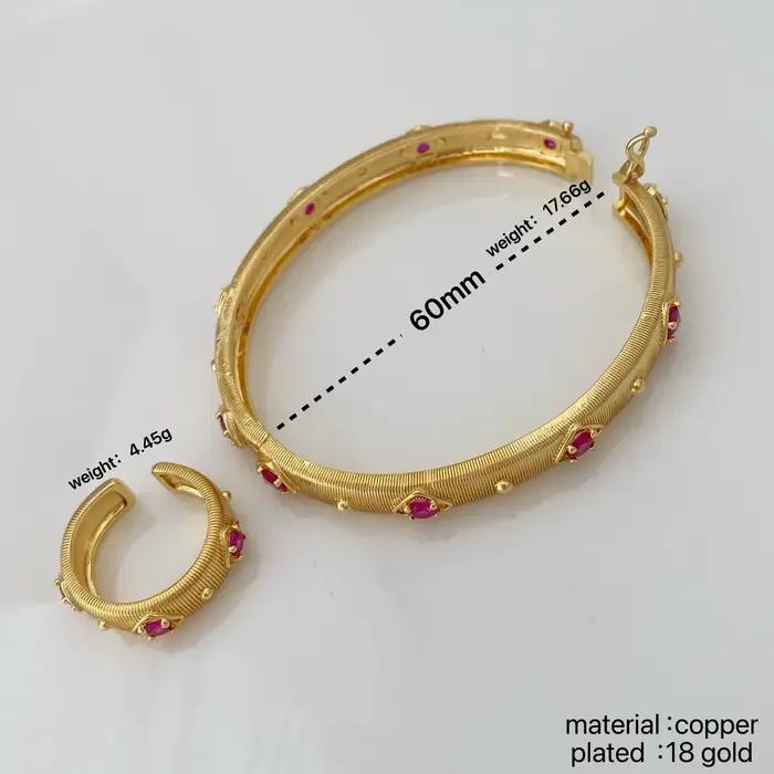 Bracelet rétro ouvert en métal plaqué or avec motifs géométriques pour femmes occasions spéciales