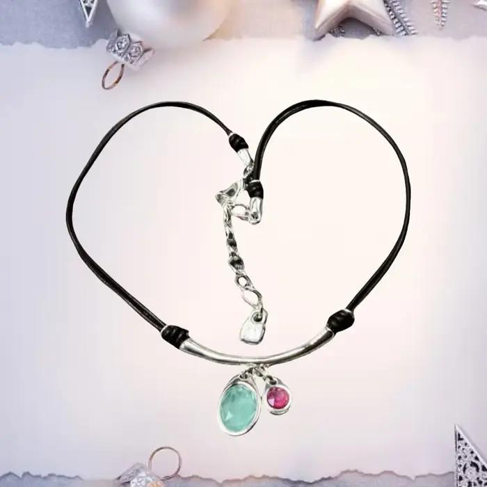 Collier en argent avec pendentif végétal design moderne élégant pour femmes occasions spéciales party soirée chic