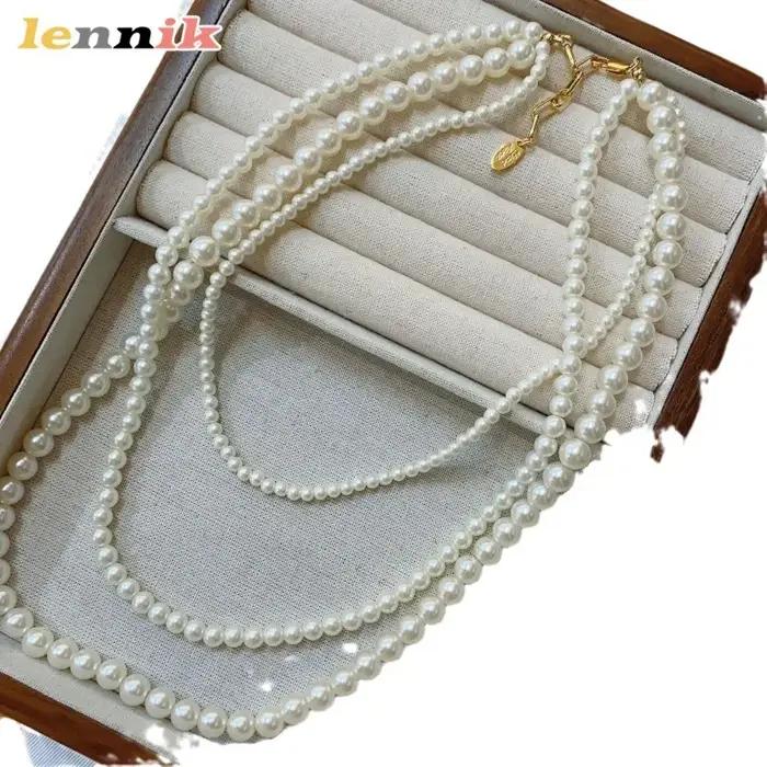 Collier long décoratif à perles superposées