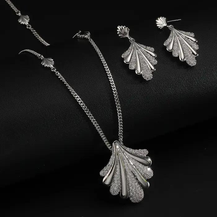 Ensemble de bijoux tendance plaqué or 18 carats avec zirconiums cubiques - Collier long superposé et boucles d'oreilles pendantes assorties