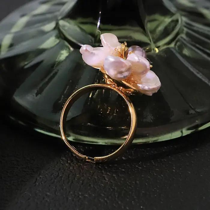 Bague baroque en perles d'eau douce naturelles
