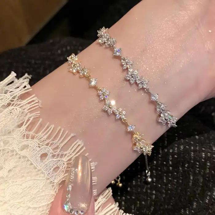 Bracelet fleur en zircone cubique scintillante pour femmes en alliage de zinc avec réglage de la lunette pour usage quotidien et soirées élégantes