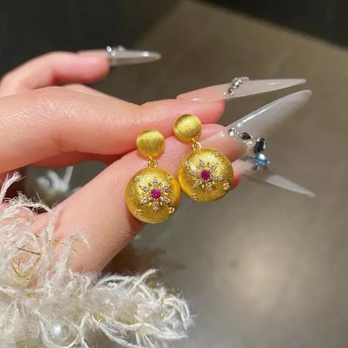 Boucles d'oreilles classiques en étoile brossée