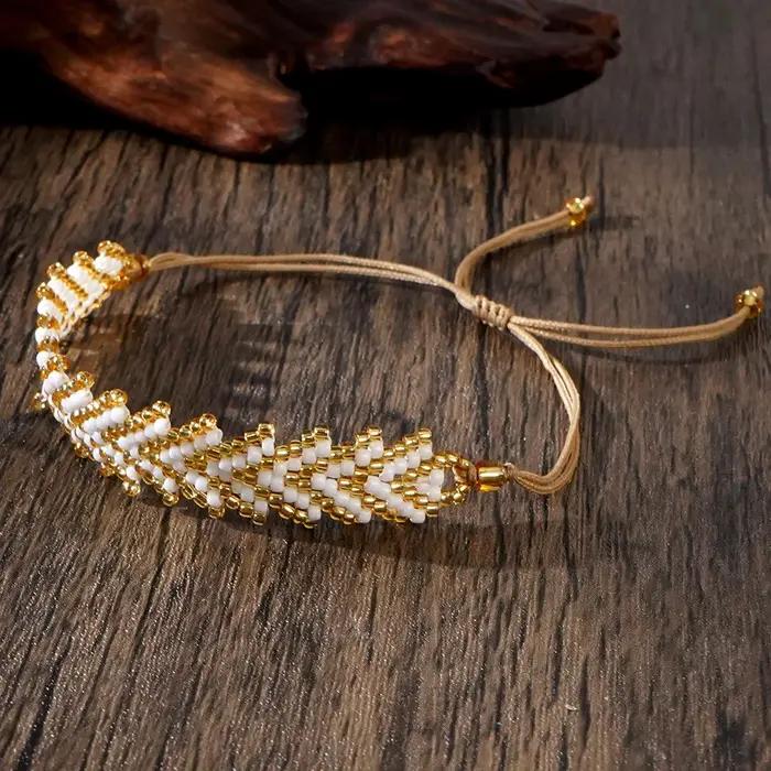 Bracelet de Perles de Riz avec Design de Flèche, Accessoire de Style Bohème Noir et Blanc, Triblockc