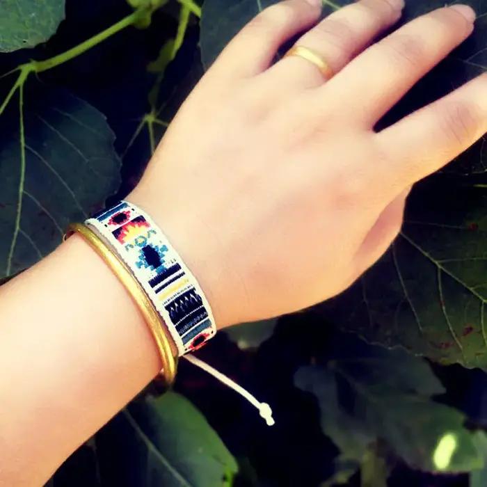 Bracelet ethnique folk en coton et lin pour femmes et hommes style rétro hippie occassions spéciales amitié cadeau