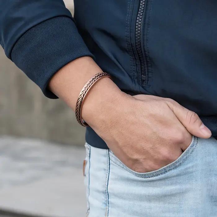 Bracelet magnétique torsadé en cuivre pur ajustable pour homme et femme avec fonction thérapie magnétique pour bien-être et style moderne