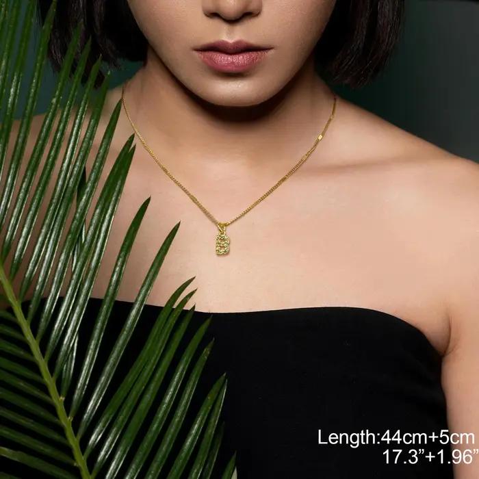Collier initial lettre A-Z en acier inoxydable chic pour femmes occasions spéciales partis ou quotidiennes