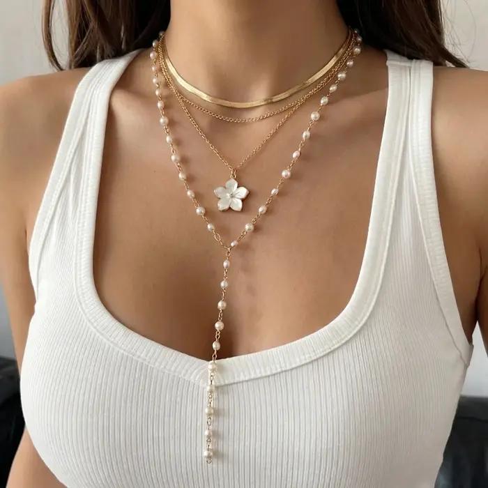 Collier multi-couches de style français avec motif floral coloré