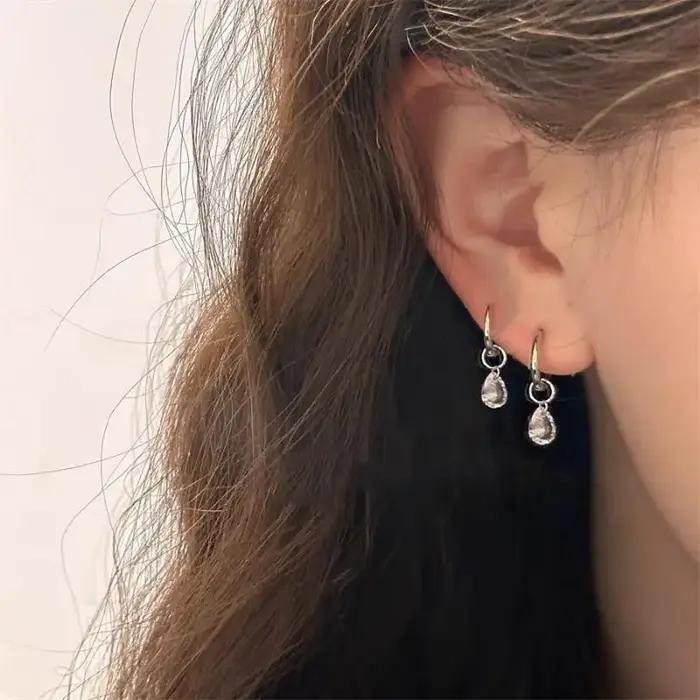 Boucles d'oreilles en forme de goutte de rosée minimalistes et élégantes pour femmes occasions spéciales et quotidienne