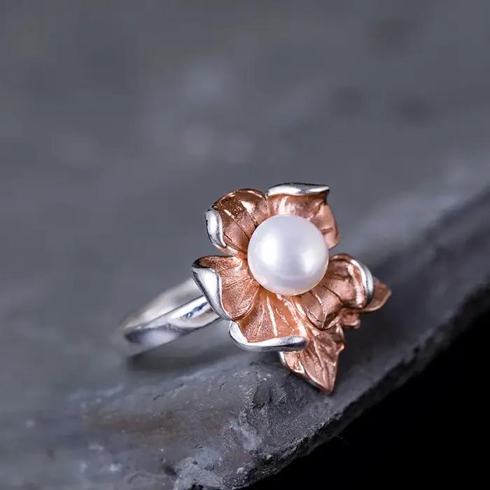 Bague en argent sterling 925 sertie de perle d'eau douce naturelle avec design floral pour femmes occasions spéciales anniversaires mariages