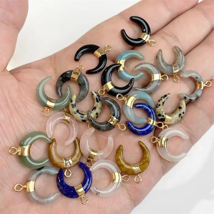 Pendentif en pierre naturelle en forme de lune