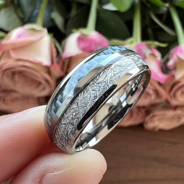 Anneaux en carbure de tungstène 8mm avec incrustation de météorite en fibre de carbone bleu clair pour hommes et femmes, ajustement confortable, tracker de fitness, pour mariage et occasions spéciales