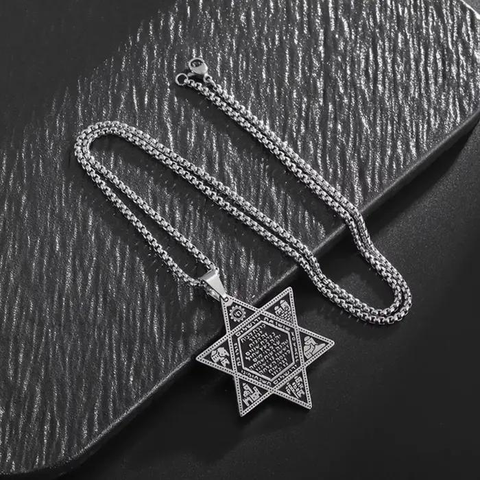 Collier pendentif étoile de David avec script hébreu
