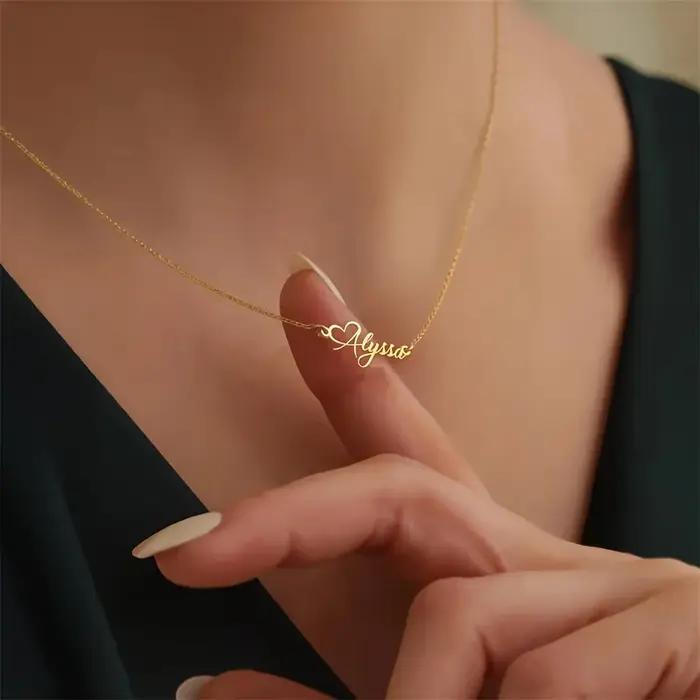 Collier personnalisé avec nom et cœur pour femme