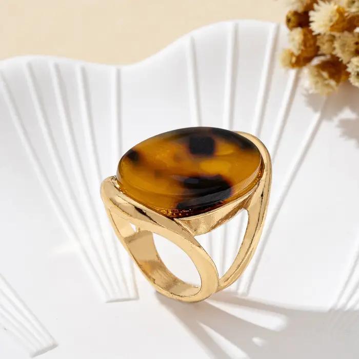 Une bague pour femme