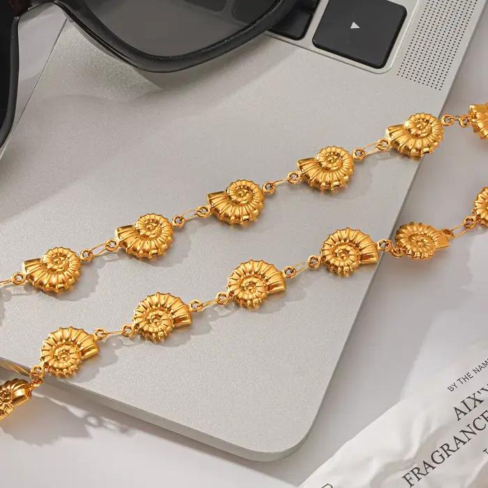 Ensemble de bijoux élégant avec pendentif coquillage