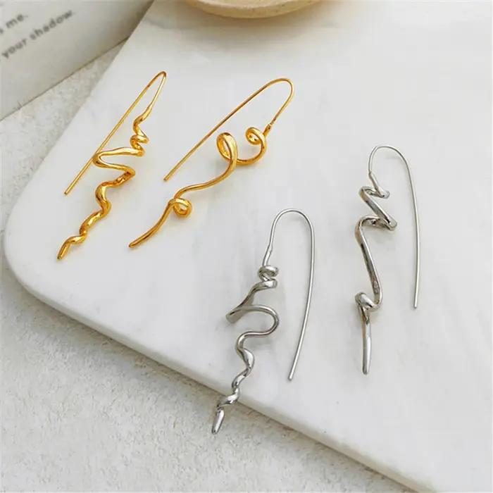 Boucles d'oreilles au design tridimensionnel abstrait