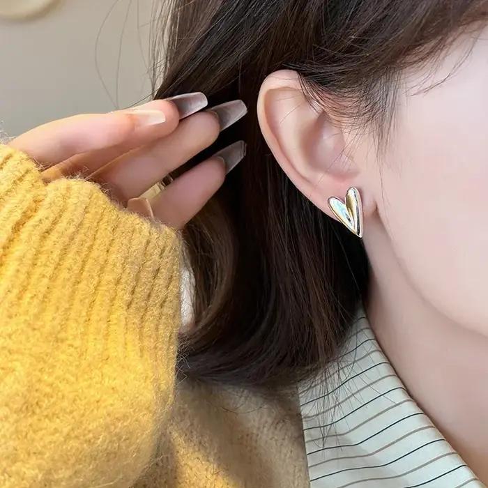 Boucles d'oreilles Huggie en forme de cœur pour femmes