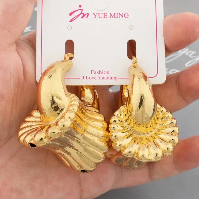 Grandes boucles d'oreilles pour femmes afro-américaines plaquées