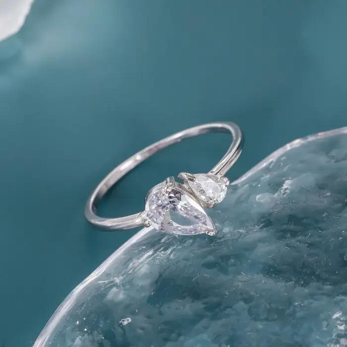 Bague en argent sterling 925 sertie de zirconium blanc élégante pour occasions spéciales femmes cadeau de prestige pour fiançailles mariage anniversaire