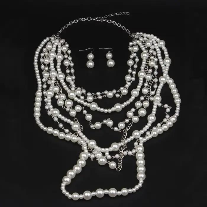 Ensemble élégant collier et boucles d'oreilles en perles faites à la main offrant des styles de style polyvalents pour