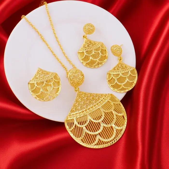 Ensemble de bijoux plaqués or 24 carats pour femmes, motifs géométriques, collier, boucles d'oreilles, bracelet et bague, idéal pour mariages, fiançailles et soirées festives