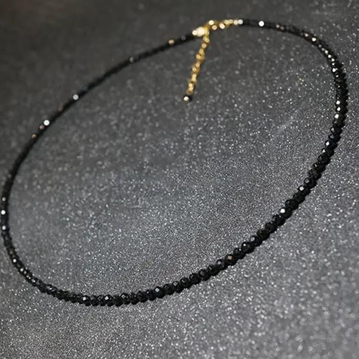 Collier court en perles noires pour femmes