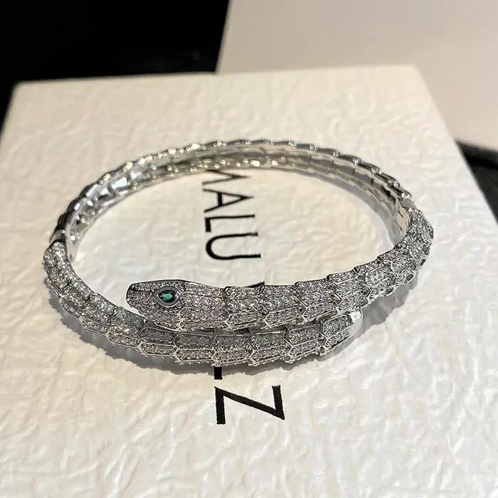 Bracelet serpent ouvert incrusté de Zircons scintillants, yeux verts, élégant, inspiré du Serpenti,