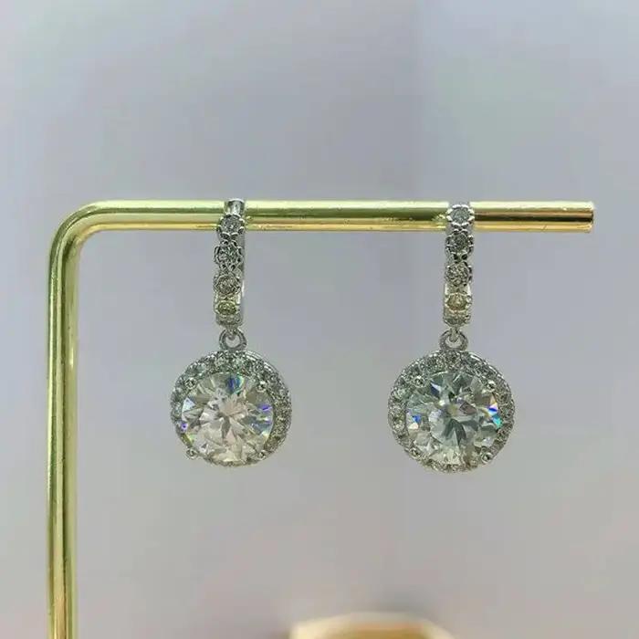 Boucles d'oreilles rondes classiques en Moissanite couleur