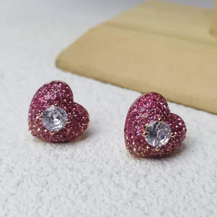 Mini boucles d'oreilles originales pour femmes