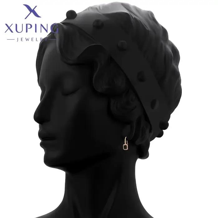 Xuping Jewelry Nouvelle Collection – Ensemble Collier et Boucles d'Oreilles Huggies Rectangulaires Dorées pour Femme – Cadeau Idéal Anniversaire ou Fête X001245936