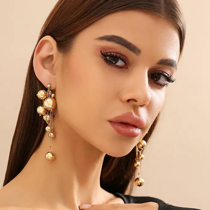 Boucles d'Oreilles Gothiques sulfà Pompons pour Femme, Pendentif Rond en Métal, Perles Irrégulières