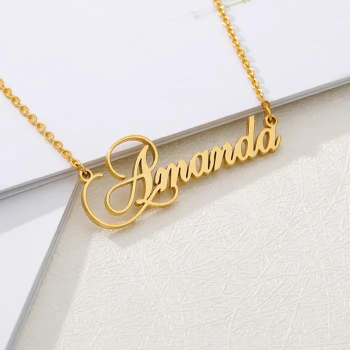 Collier de nom de couronne personnalisé