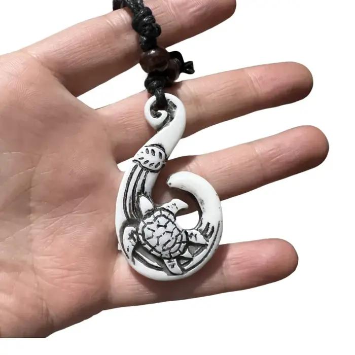 Collier pendentif tortue marine style hawaïen bijou unisexe résine symbole de chance et de nature pour homme et femme occassions spéciales