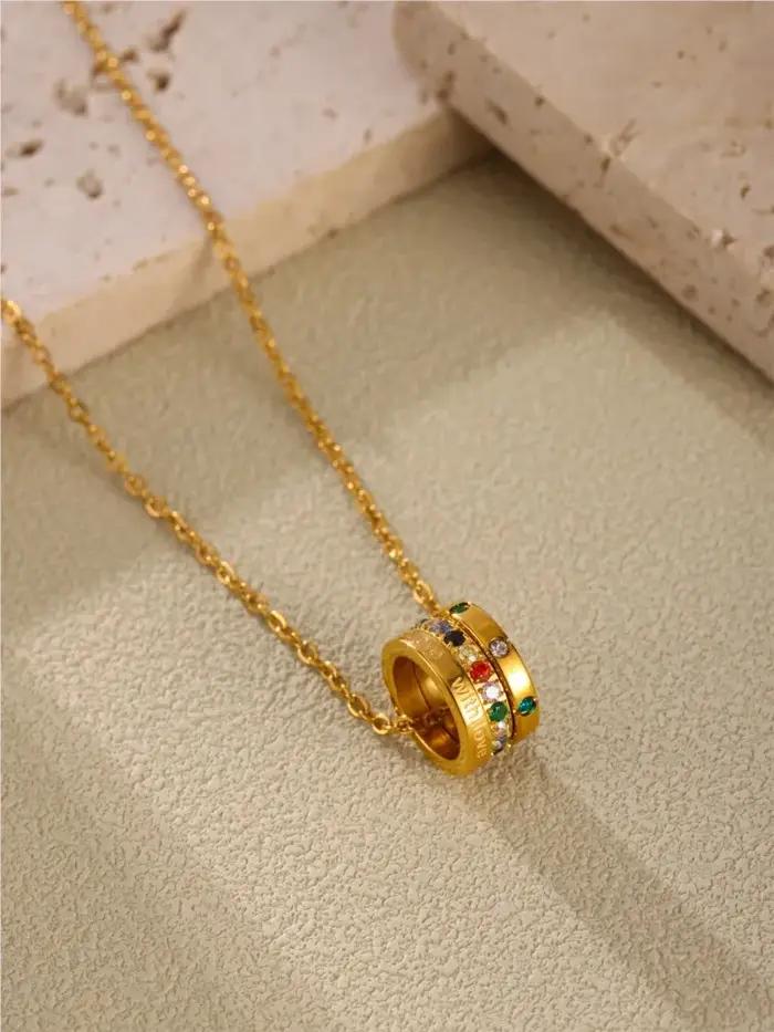 Pendentif Triple Rond en Acier Inoxydable Plaqué Or 18k pour Femme