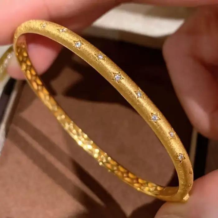 Bracelets de luxe légers rétro haut de gamme en diamant brossé pour femmes