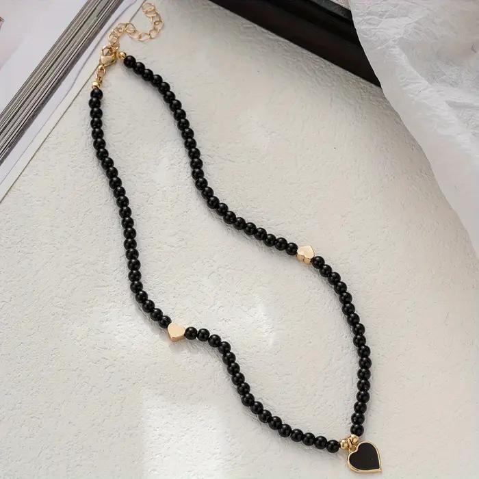 Collier décoratif bohème en forme de cœur perlé fait à la main