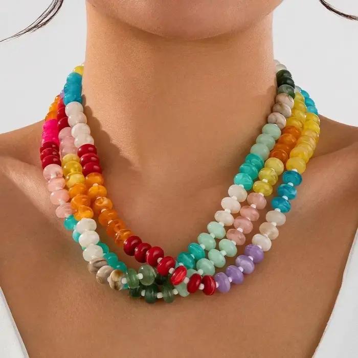 Collier ras du cou vintage bohème multicolore en acrylique pour femmes occasions spéciales style unique fantaisie fantaisiste décoration décontractée