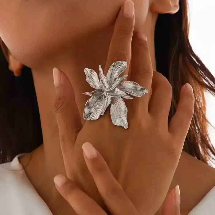 Bague à Fleurs Géométriques en Métal Double Couche pour Femme Style Punk Fêtes et Sorties Spéciales