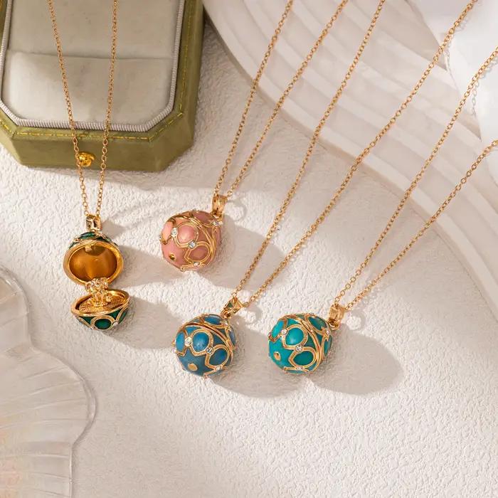 Collier vintage avec fermoir ouvert en forme d'œuf