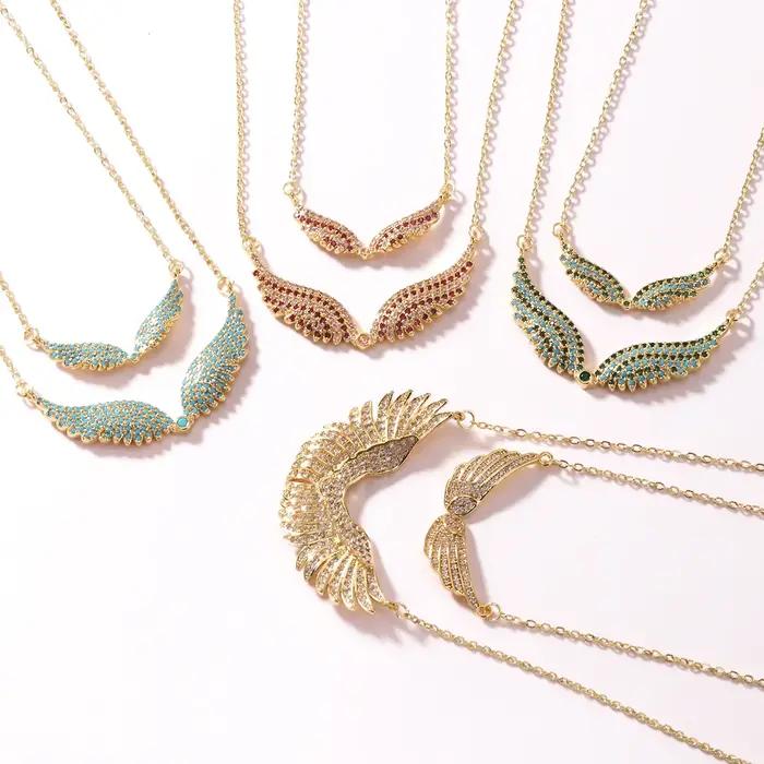 Collier Aile d'Ange avec Pendentif Plume Entièrement Pavé de Zircons