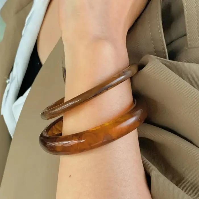 Ensemble de 2 bracelets en résine rétro pour le tempérament des femmes