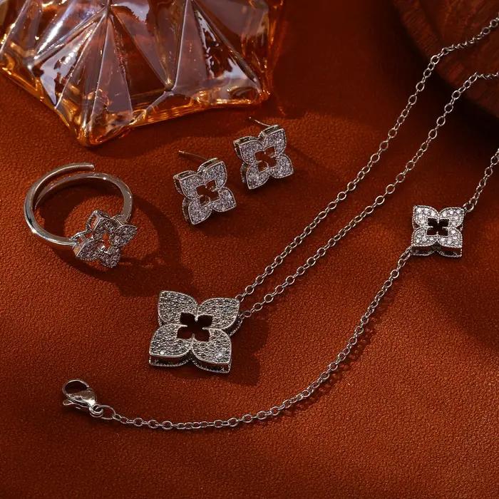 Ensemble de bijoux de luxe 4 pièces en forme de trèfle avec zirconiums cubiques - Collier, bracelet,