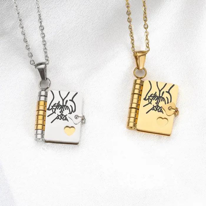 Collier de livre de fille